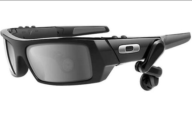 Και η Oakley στο παιχνίδι των «έξυπνων» γυαλιών