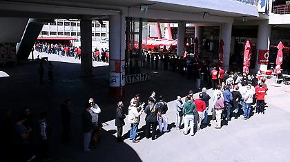 Ουρές για τον τελικό!