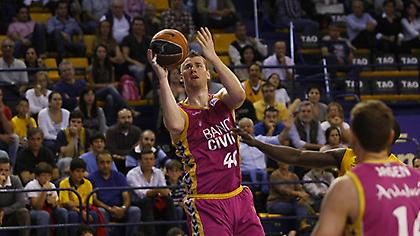 Νίκες για Κάχα και Καχασόλ