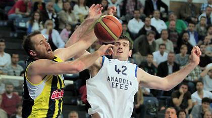 Νίκη στο ντέρμπι για Εφές, άνετα η Μπάνβιτ