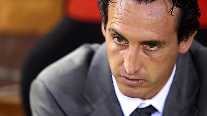 Κοιτάζει για άλλον