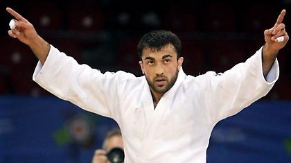 Αρχίζει το... ξύλο