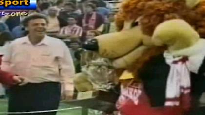 Όταν το ΣΕΦ μετατράπηκε σε ...καμπαρέ