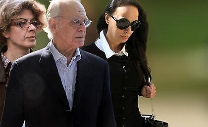 Όλοι δείχνουν Άκη