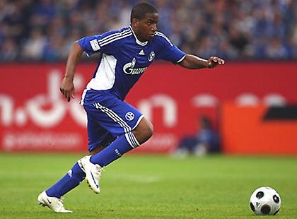 Παραμένει στη Σάλκε ο Φαρφάν