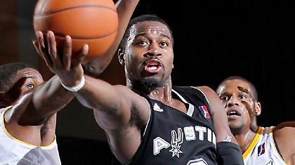 «Ντύθηκε» με Αρμάνι ο Ντέντμον