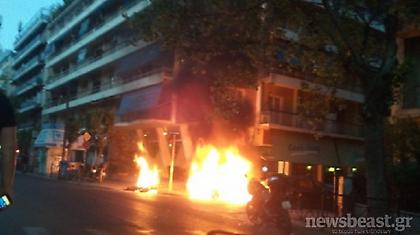 Στις φλόγες δύο Ι.Χ. και μία μοτοσυκλέτα στην Κηφισίας