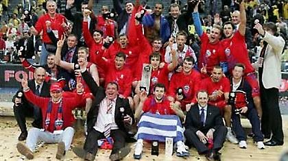 O Παπαλουκάς την έστειλε στην κορυφή 35 χρόνια μετά (video)