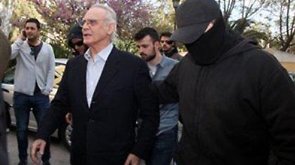 Εκατομμύρια ευρώ σε λογαριασμούς του Άκη