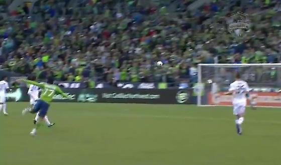 Ο Φρέντι σκορπά τρόμο (video)