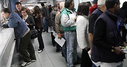 Χαμός στις εφορίες εν όψει κάλπης