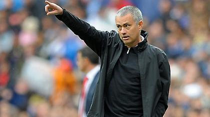 Μουρίνιο: «Κάποιο ξέρουν ποδόσφαιρο μέσα από το Google»