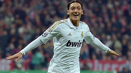 Δεν κρύβει τη χαρά του ο Εζίλ