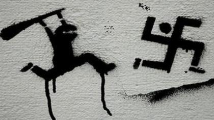 Ο καλός Θεούλης να βάλει το χέρι του με τη φασίζουσα νεολαία…