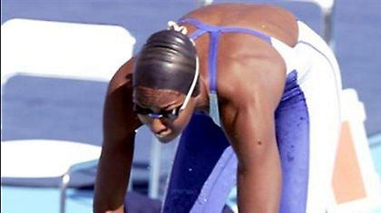 Δείχνει την κλάση της…