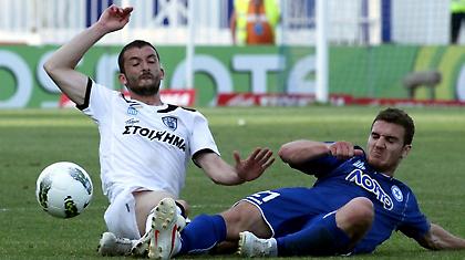 «Με την πλάτη στον τοίχο»