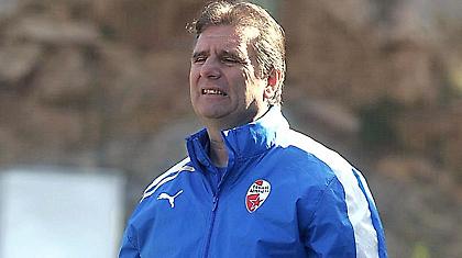 «Φεύγω με ψηλά το κεφάλι»