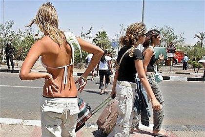 Μαζικές ακυρώσεις σε αφίξεις τουριστών