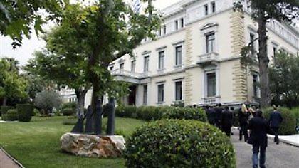 Διαφοροποιημένη πρόταση Τσίπρα εξετάζουν ΠΑΣΟΚ-ΝΔ