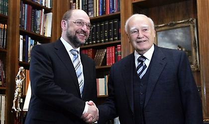 Άρον-άρον ο Σουλτς για κυβέρνηση στην Ελλάδα