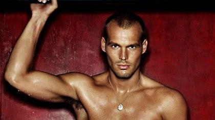 Κορίτσια… μην τραβάτε!