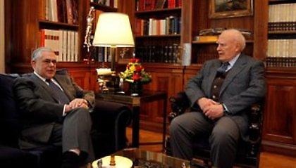 Σε εξέλιξη η συνάντηση Παπούλια-Παπαδήμου