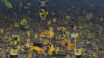 «Τριάντα χιλιάδες μέσα και… άλλοι τόσοι απ’ έξω»!