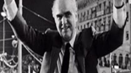 Ούτε ως αστείο δεν μπορεί να συγκριθεί ο Τσίπρας με τον Ανδρέα Παπανδρέου