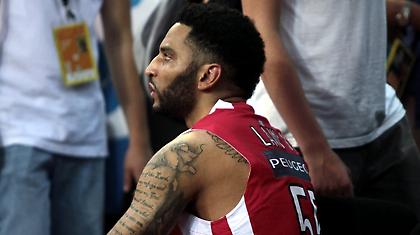 Η αποχώρηση του Λο με φορείο και η θέλησή του να παίξει