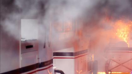 Έκρηξη στο γκαράζ της Williams (vids, pics)