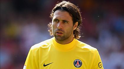 Δεν το κουνάει από την Παρί