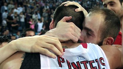 Ερυθρόλευκες αγκαλιές