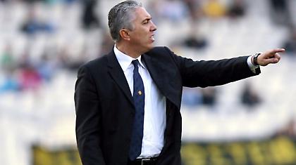 Κωστένογλου: «Δεν έχω επιλογές, αλλά…»