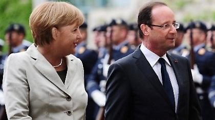 Μέρκελ - Ολάντ: «Να δείξουν οι Έλληνες ότι θέλουν την Ευρώπη»