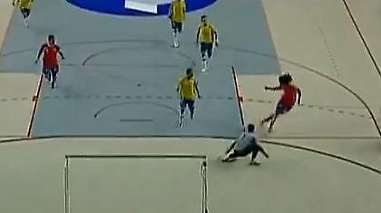 Τι έβαλες, ρε… Μπομπ Μάρλεϊ; (video)