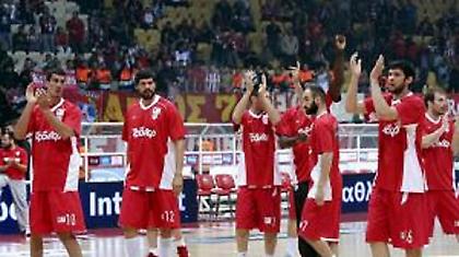 Όταν οι παίκτες του Ολυμπιακού μπήκαν στο παρκέ