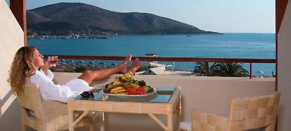 Plaza Resort για να... σας φωτίσει το Αγιο Πνεύμα