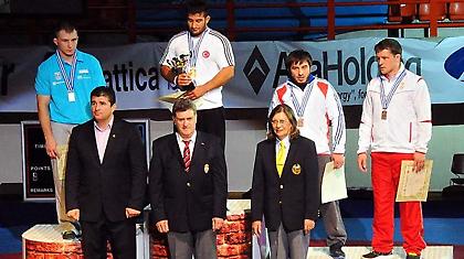 Επιτυχίες για τους Έλληνες παλαιστές της ελευθέρας