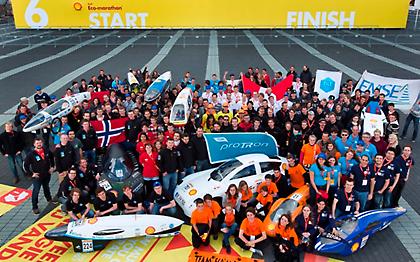 Ψηλά τη σημαία οι Έλληνες φοιτητές σε διαγωνισμό οικονομίας