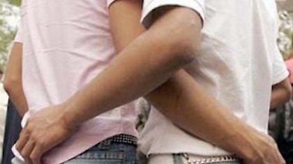 Πάστορας προτείνει «Άουσβιτς» για τους gay!