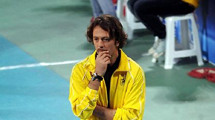 Παραμένει στα κιτρινόμαυρα