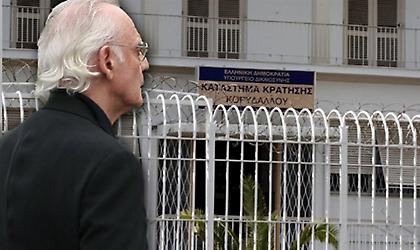 Οι σημειώσεις του Άκη «ταυτοποιούν» ότι έπαιρνε μίζες