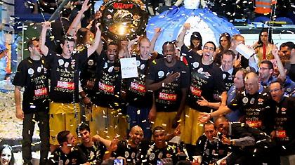 Πενήντα και συνεχίζει…