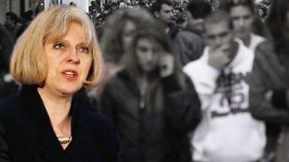 Υψώνει τείχος η Βρετανία στους Έλληνες μετανάστες!