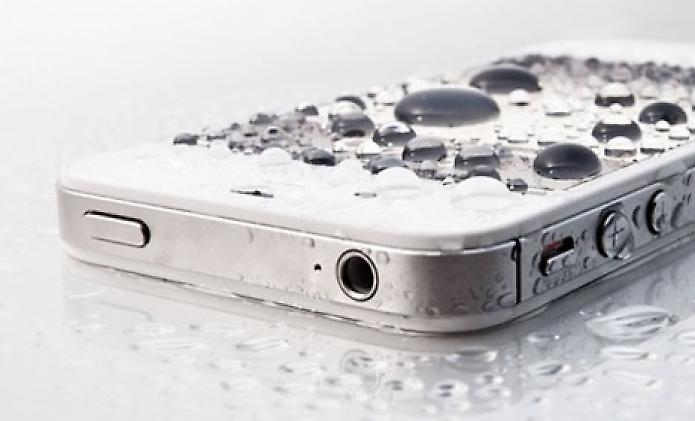 Κάνε το κινητό σου αδιάβροχο με νανοτεχνολογία