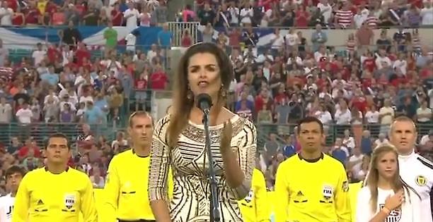 «Εκτέλεσε» τον ύμνο (video)