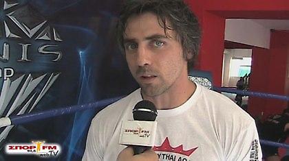 Έτοιμος να απαντήσει στο ρινγκ (video)