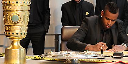 Ανανέωσε με Ντόρτμουντ ο Σαντάνα