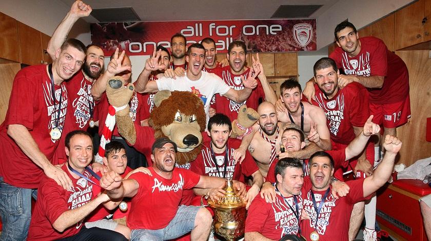 Το γλέντησαν με τη ψυχή τους οι «ερυθρόλευκοι»!