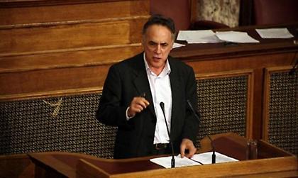 «Η Ελλάδα βρίσκεται δύο βήματα πριν από τον γκρεμό»